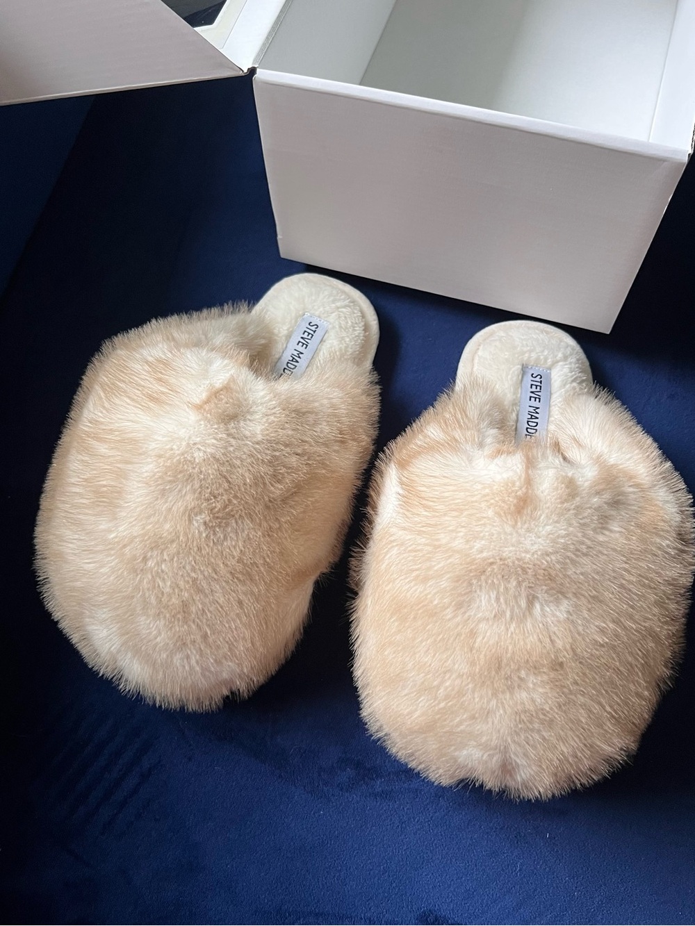 Steve Madden Cream Poof Faux Fur Mule Slippers New in Box - Picture 7 of 10